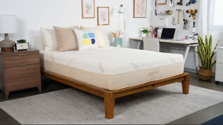 The Best Memory Foam Mattresses - Best Cooling - Saatva Contour5